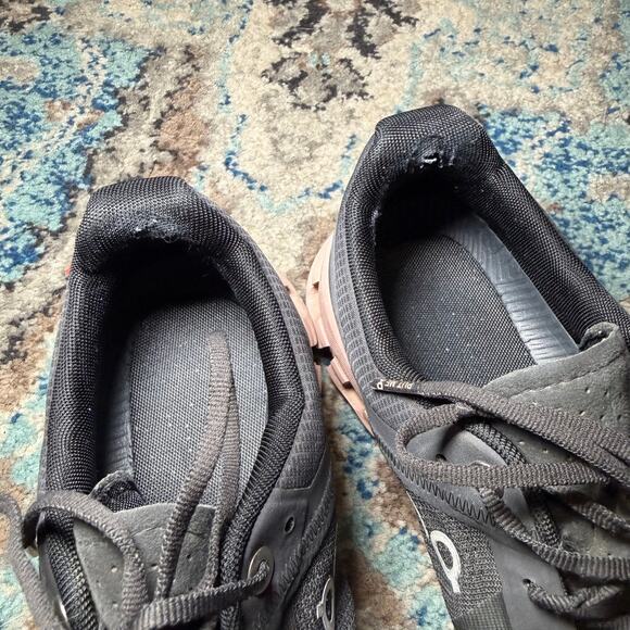 On Running Shoes - Picture 5 of 7